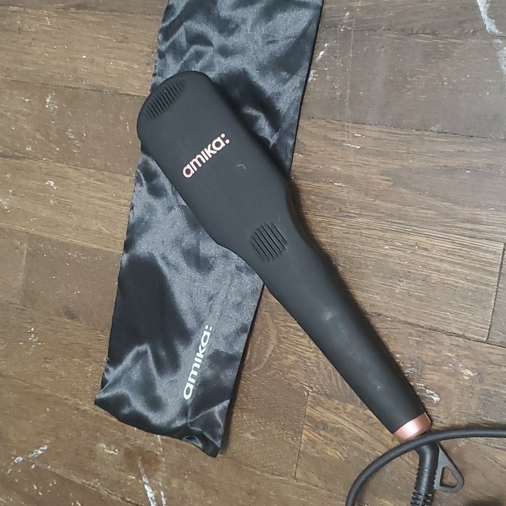 New Amika hair brush straightener hot tool